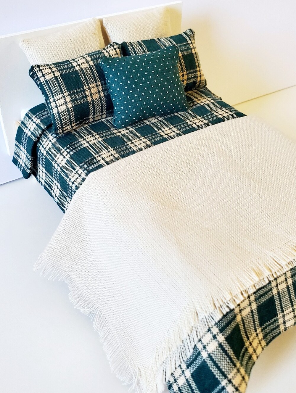 Miniature Dollhouse 1:12 Scale Green Plaid Bedding Set with Cream Throw